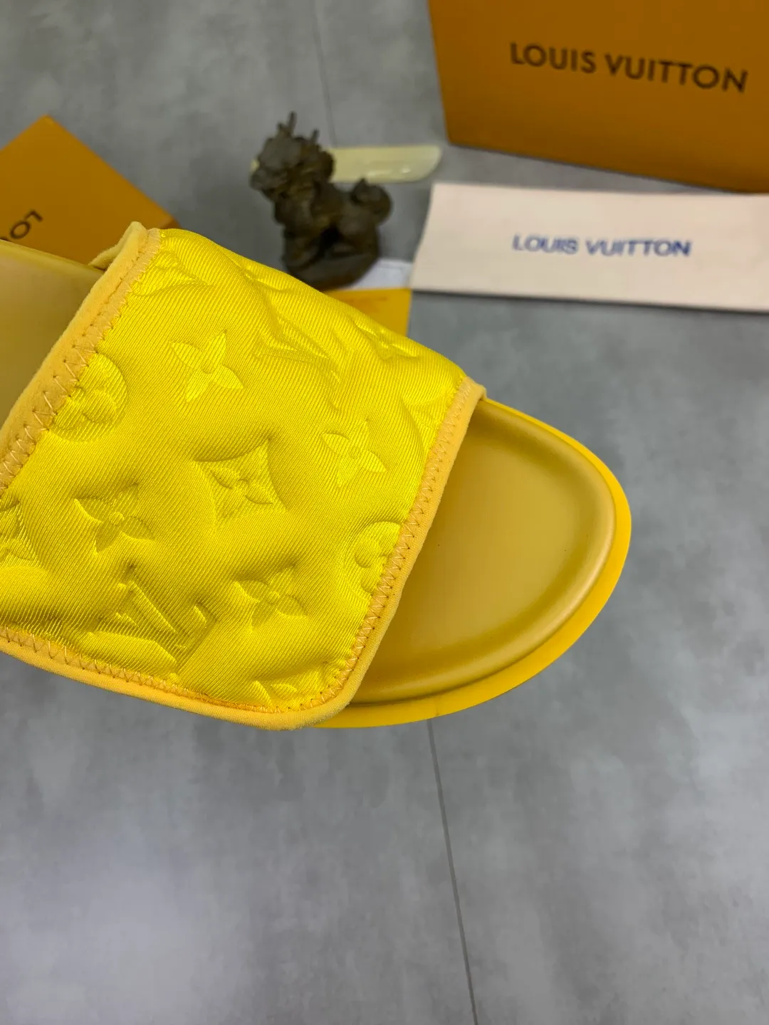Men's shoes 💰P320 💰[New style]🆘 Original quality [LOUIS VUITTON] The popular Louis Vuitton LV men's slippers on the official website are on sale simultaneously! Original fabric imported from Italy, original factory special supply, code number: 38-44 (45 customized), many colors available